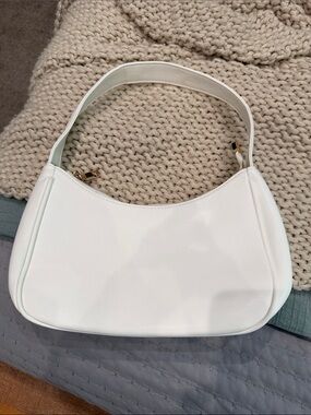 Classic White Shoulder Bag - Sleek Everyday Tote